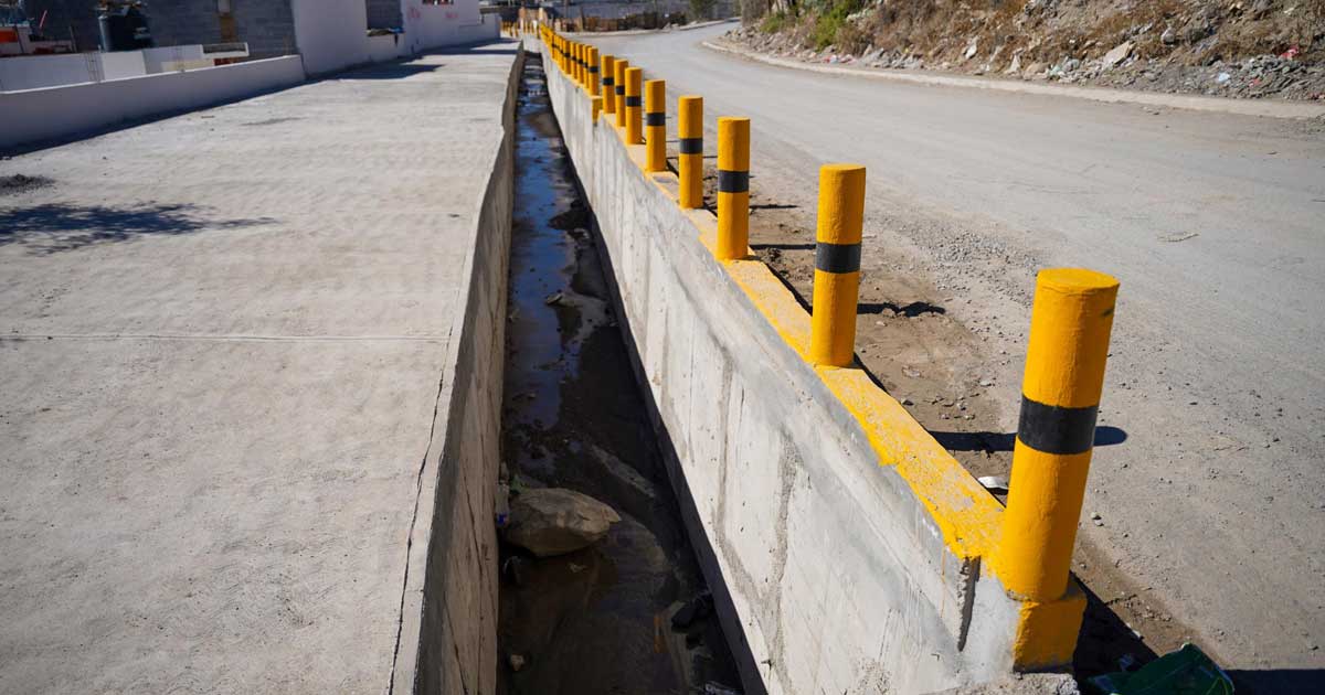 Canal pluvial y muro de contención en Ramos Arizpe.