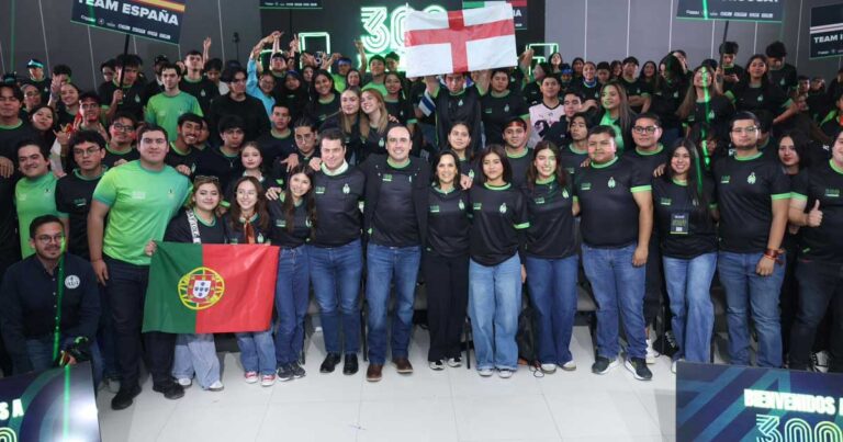 Jóvenes universitarios de La Laguna durante un Congreso.