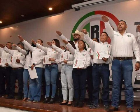 Integrantes del Comité Municipal de la CNOP en Torreón rindiendo protesta.
