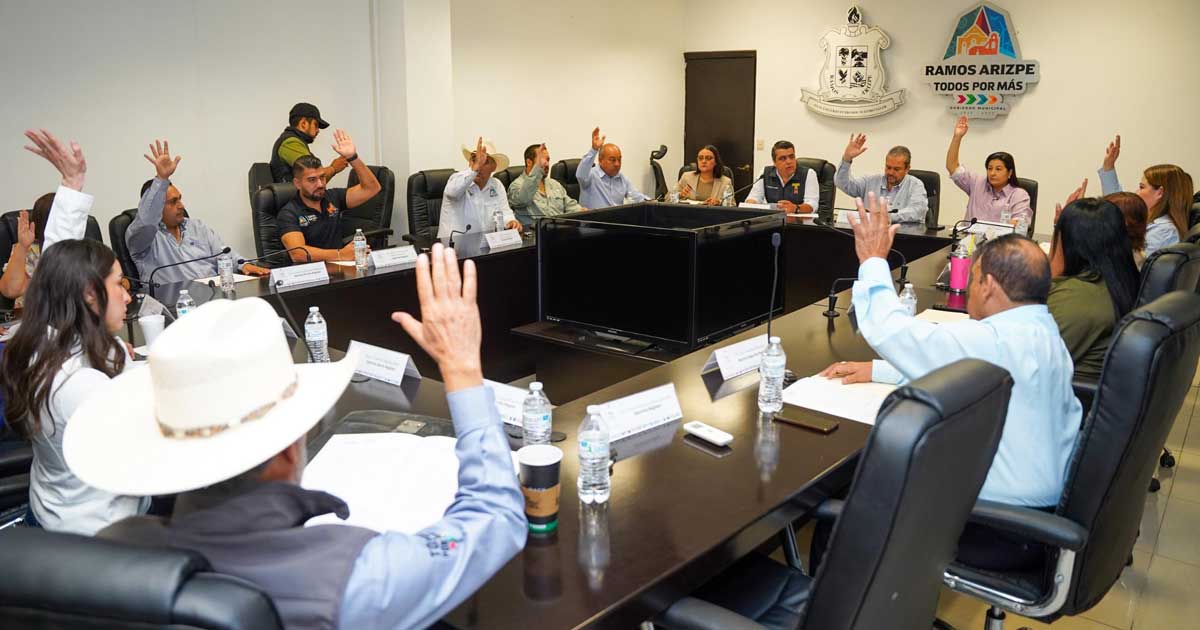 Integrantes del Cabildo de Ramos Arizpe aprobando la convocatoria.