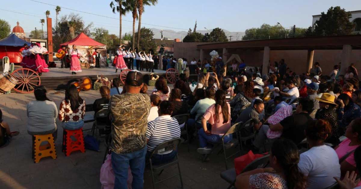 Familias en Festival Norteño en Saltillo.