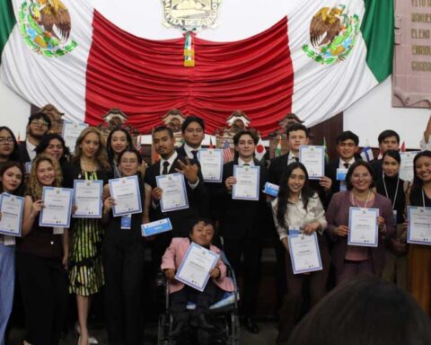 Jóvenes en el Congreso de Coahuila.