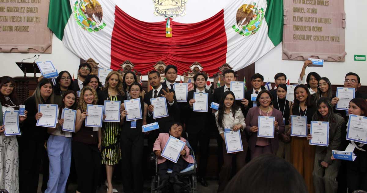 Jóvenes en el Congreso de Coahuila.
