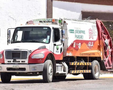 Camión recolector de basura de la empresa PASA.