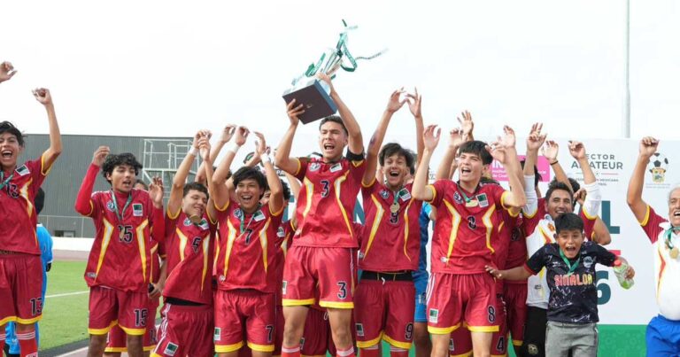 Jóvenes de Sinaloa, equipo ganador del Torneo Nacional Sub-16 de futbol, realizado en Monclova.