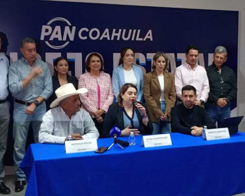 Integrantes del PAN en Coahuila durante rueda de prensa.