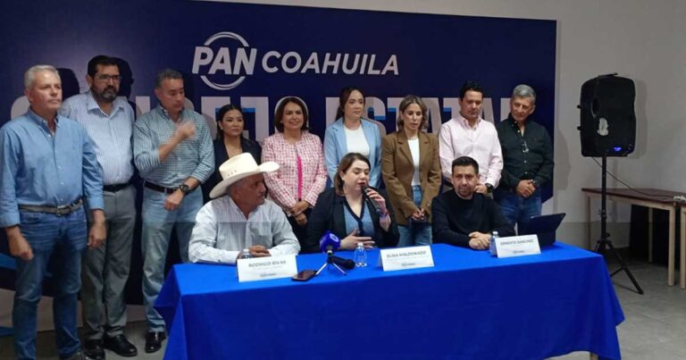 Integrantes del PAN en Coahuila durante rueda de prensa.