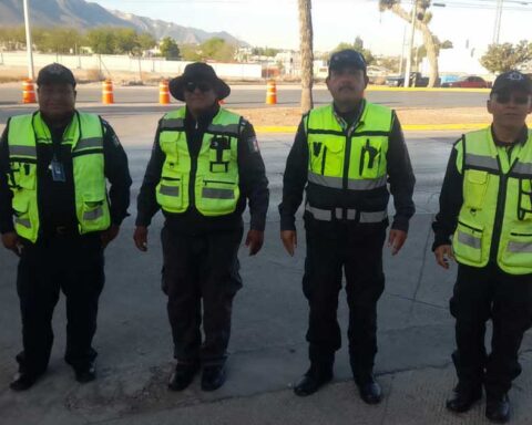 Elementos para operativo vial en Saltillo.