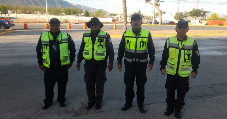 Elementos para operativo vial en Saltillo.