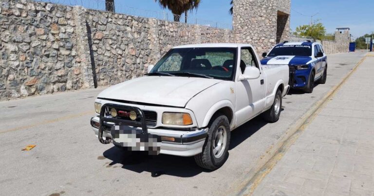 Camioneta robada en Gómez Palacio y recuperada en Torreón.