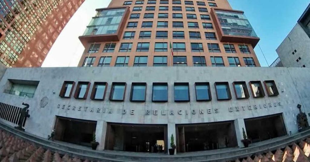 Fachada del edificio de la SRE en México.