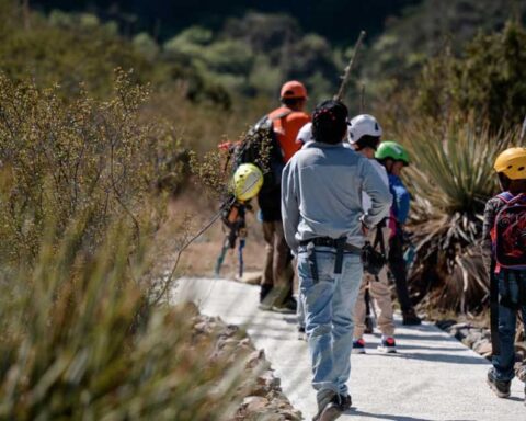 Niños en recorrido guiado en el Cañón de San Lorenzo.