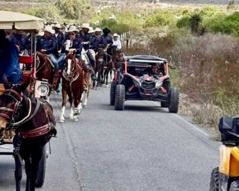Cabalgata en Ramos Arizpe.
