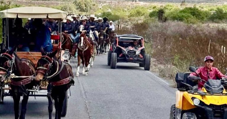 Cabalgata en Ramos Arizpe.
