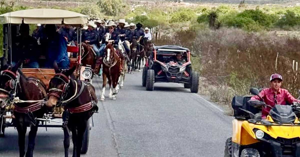 Cabalgata en Ramos Arizpe.