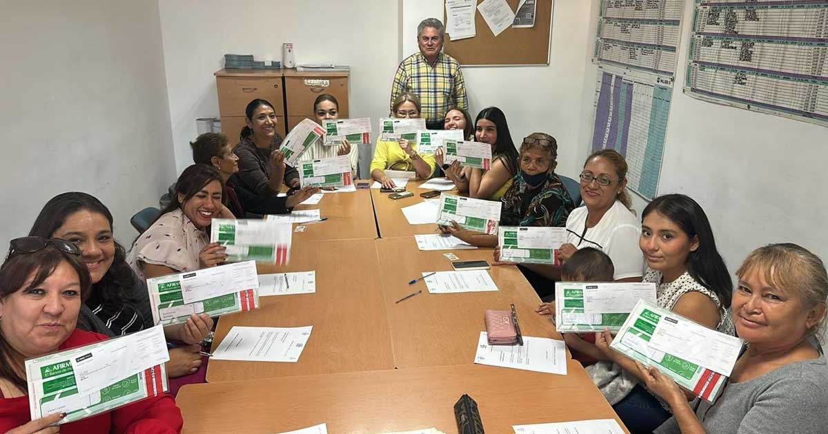 Mujeres que recibieron créditos a la palabra en Torreón.