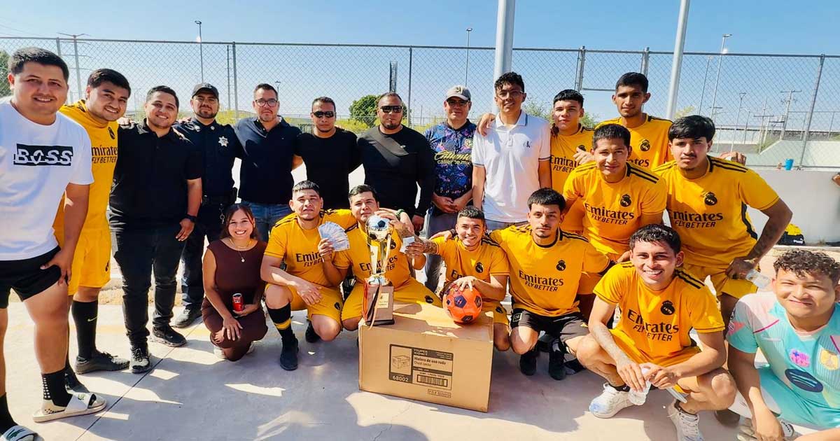 Equipo ganador del torneo Gol contra las adicciones.