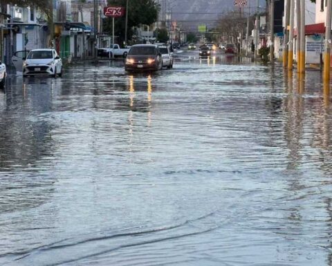 Calle inundada tras una tromba en La Laguna.