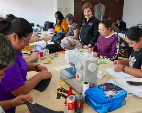 Asistentes a uno de los cursos del DIF Torreón.