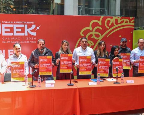 Empresarios presentando en rueda de prensa el Coahuila Restaurant Week,
