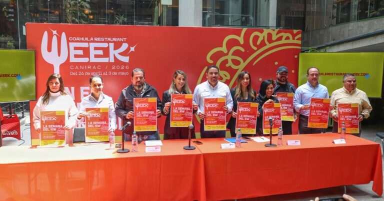Empresarios presentando en rueda de prensa el Coahuila Restaurant Week,