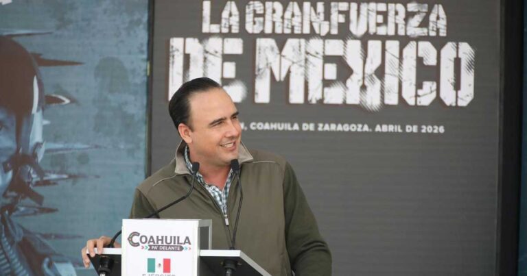 Manolo Jiménez, gobernador de Coahuila, en la inauguración de la expo militar en Torreón.