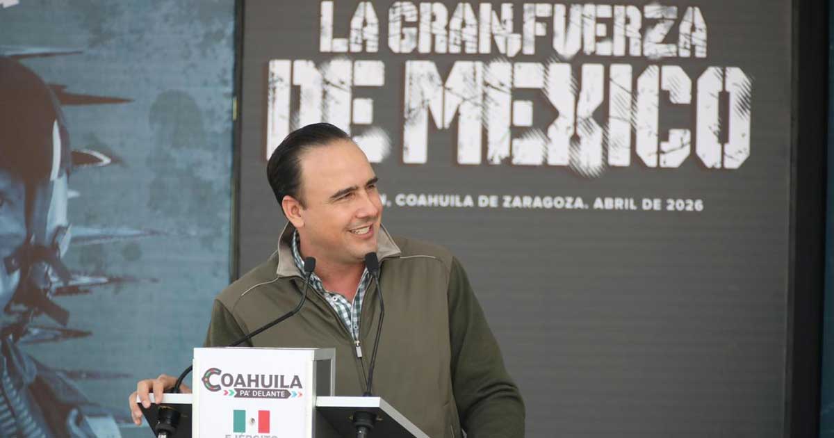 Manolo Jiménez, gobernador de Coahuila, en la inauguración de la expo militar en Torreón.