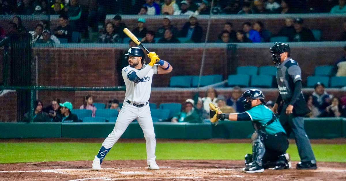Lanzador de Saraperos de Saltillo en un juego con causa.