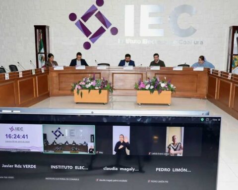 Sesión del IEC con los consejeros electorales.