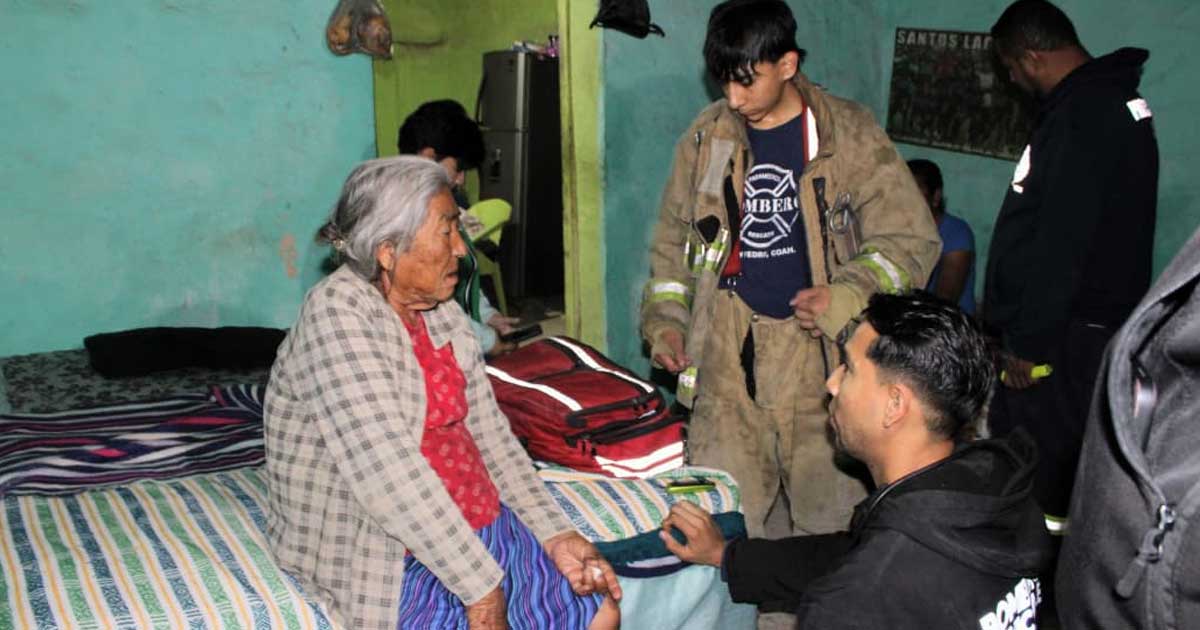 Familias afectadas por la tromba en San Pedro.