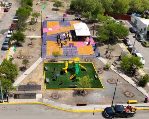 Vista aérea de la Plaza Azteca, recién rehabilitada en Saltillo.