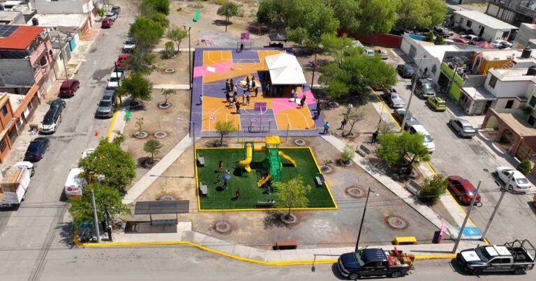 Vista aérea de la Plaza Azteca, recién rehabilitada en Saltillo.