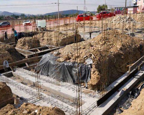 Construcción del centro de rehabilitación en Ramos Arizpe.