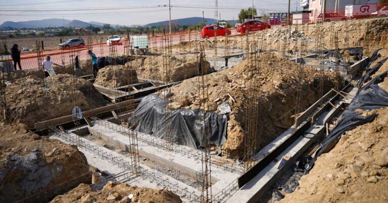 Construcción del centro de rehabilitación en Ramos Arizpe.