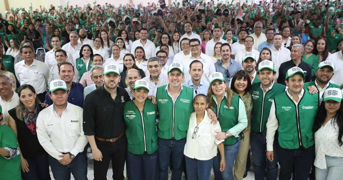 Gobernador Manolo Jiménez y fucionarios en el arranque de programa de empleo temporal.
