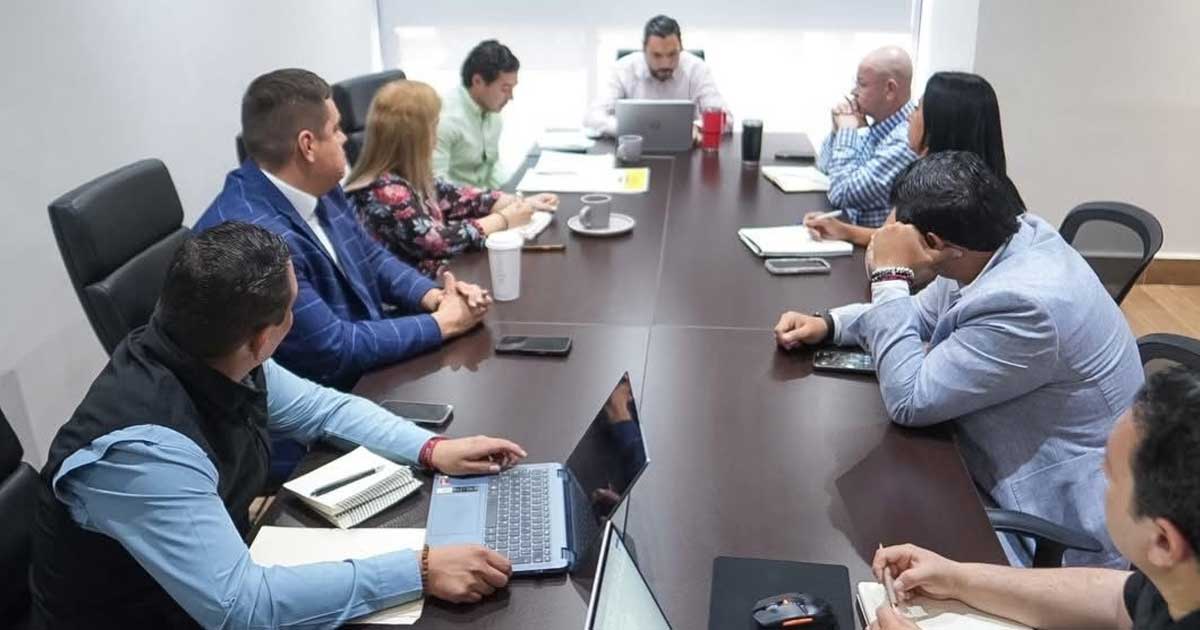 Reunión en Monclova entre el alcalde y directivops de universidades estatales de Coahuila.