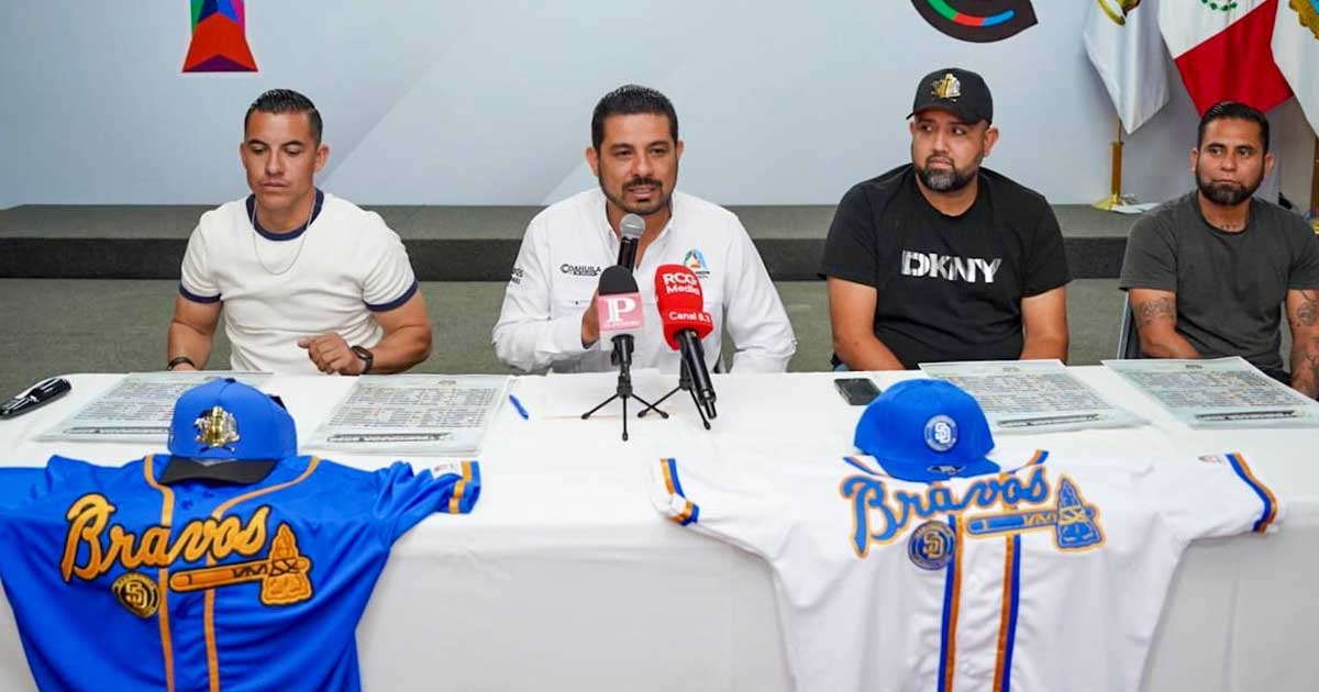 Rueda de prensa para presentar el nuevo equipo.