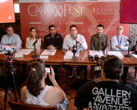 Funcionarios en rueda de prensa presentando el Cabrito Fest.