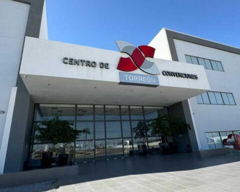 Exterior del Centro de Convenciones en Torreón.