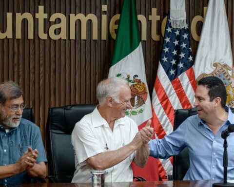 Mayor de Austin Kirk Watson y alcalde de Saltillo Javier Díaz.