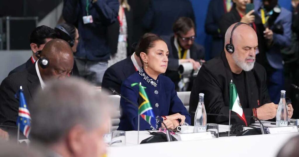 La presidenta de México, Claudia Sheinbaum, en una cumbre en España.