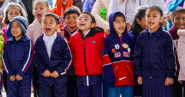 Niñas yu niños de un kínder en Ramos Arizpe.