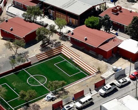 Vista aérea de una escuela en Ramos Arizpe.