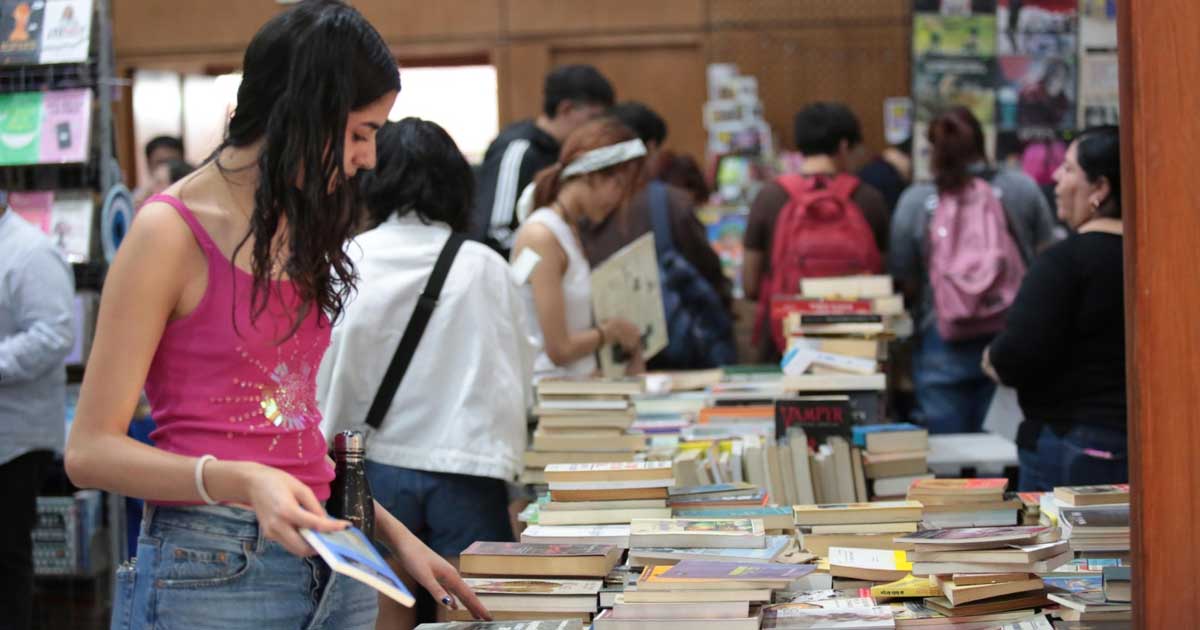 Jóvenes en la Feria del Libro Coahuila.