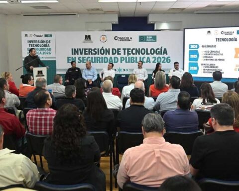 Alcalde Carlos Villarreal anunciando plan de inversión en seguridad.