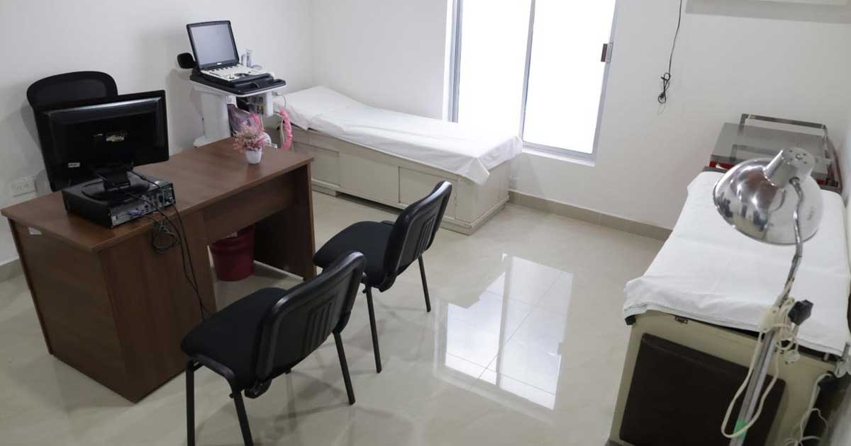 Interior de un consultorio en la Clínica Municipal en Parras.