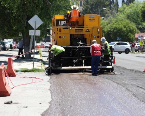 Trabajos en Avenida Universidad, en Saltillo.