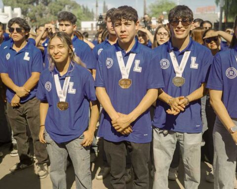 Jóvenes atletas de la UAdeC.