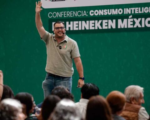 Fabián Alberto Rábago Garza en conferencia en Saltillo.
