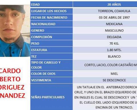 Ficha de búsqueda joven desaparecido en Torreón.